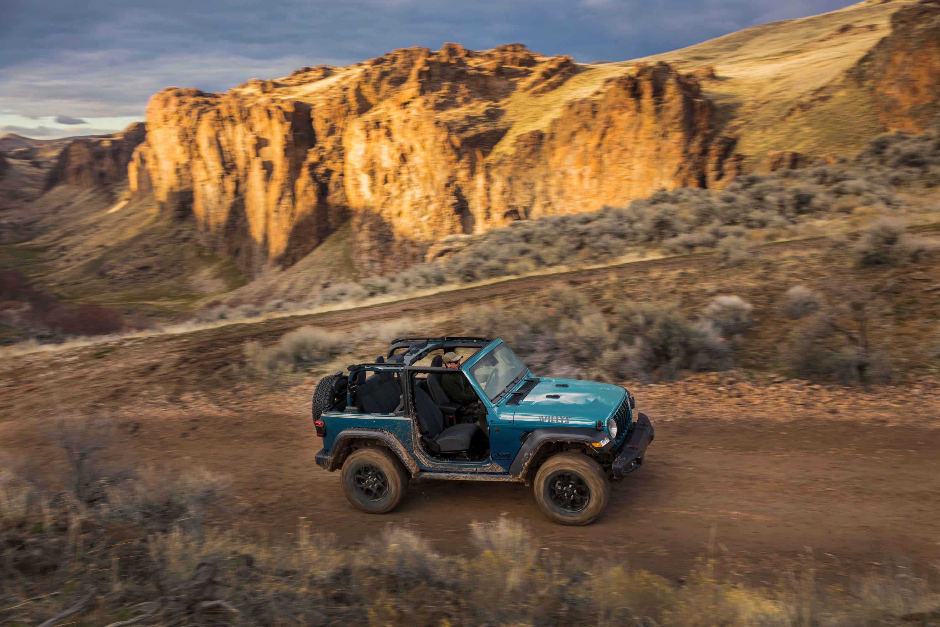 Jeep Wrangler Willys 2024 con dos puertas.