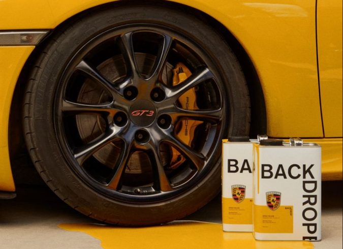 Auto Porsche amarillo