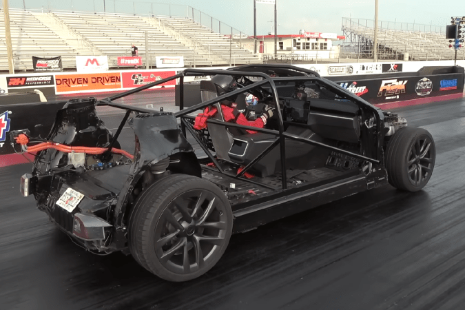 Cyber Kart: un frankenstein del Model S para un cuarto de milla