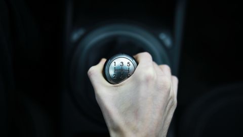 Por qué el auto tiembla al salir en primera
