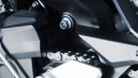 Cómo ajustar la cadena de la moto cuando se afloja