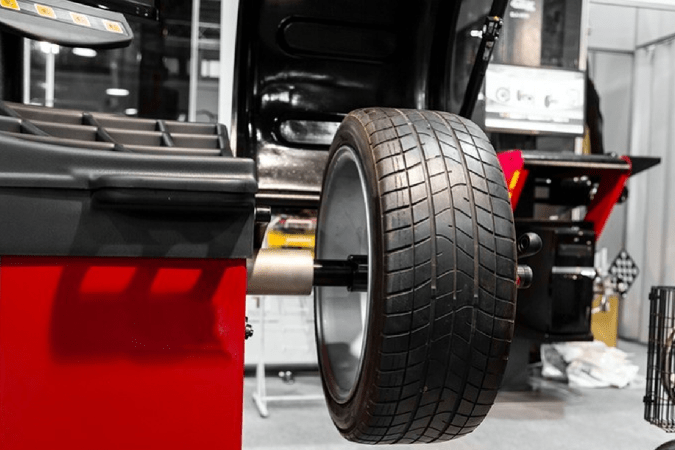 Qué son los pesos de las llantas y para qué sirven