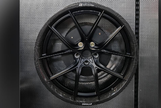 Hyundai monta llantas de fibra de carbono para sus autos serie N