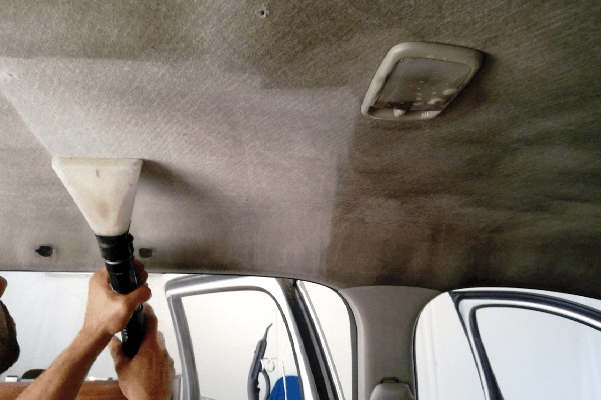 Cómo limpiar el techo del carro