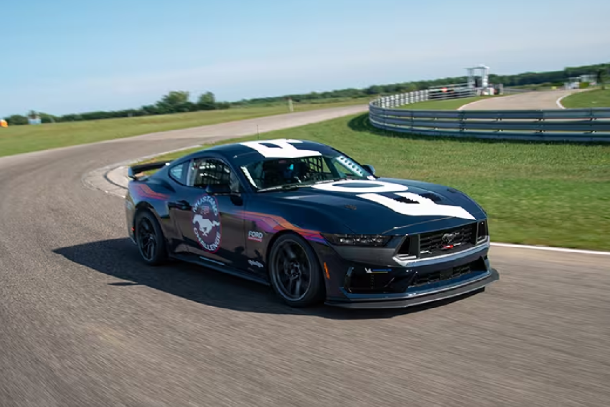 Ford lanza a la venta el Mustang Dark Horse, una versión de carreras poderosa