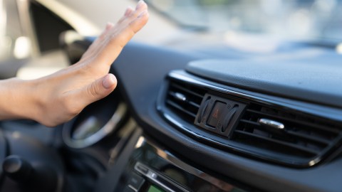 por qué el aire acondicionado del auto no enfría