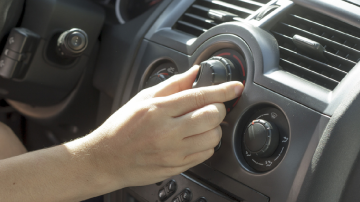 3 señales de que el aire acondicionado de tu auto está roto