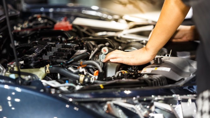 Cómo descarbonizar un motor sucio