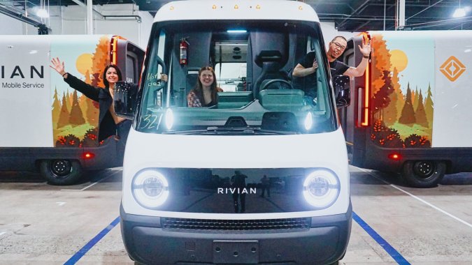 Rivian comienza a ofrecer su furgoneta eléctrica para servicios móviles