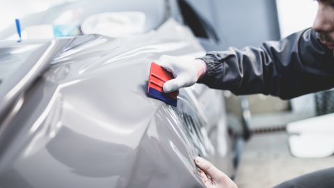 Сколько стоит оклейка автомобиля пленкой?