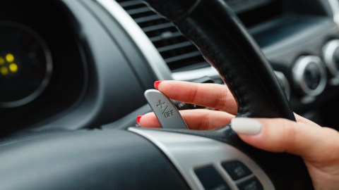 Paletas de cambios en el volante.