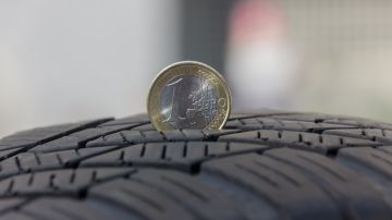 Por qué no es conveniente usar el truco de la moneda para verificar el estado de los neumáticos