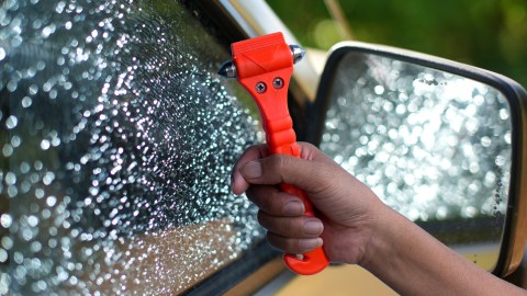 Salida de emergencia: cómo romper fácilmente el cristal del carro