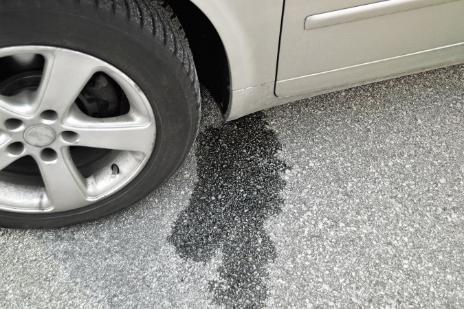 Por qué mi carro pierde gasolina por debajo: cómo solucionarlo