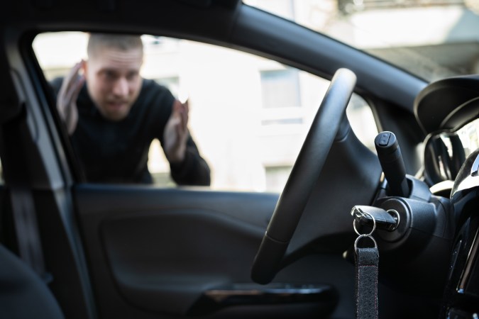 ¿Qué debo hacer si pierdo la llave de mi carro?