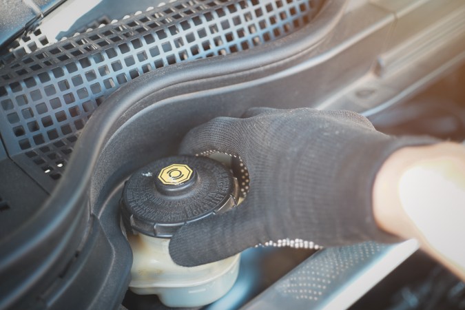 Depósito de la bomba de dirección asistida.