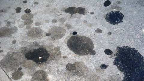Как удалить масляные пятна с бетонной дорожки
