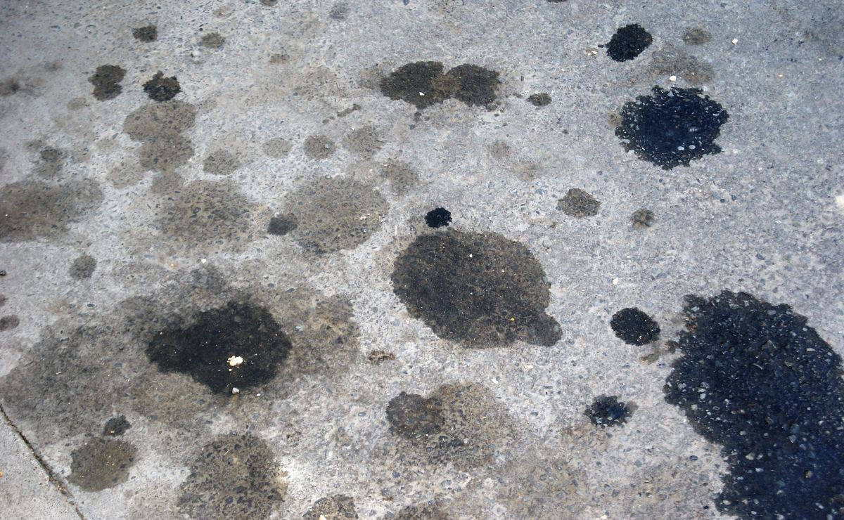 How to remove oil stains from a concrete driveway