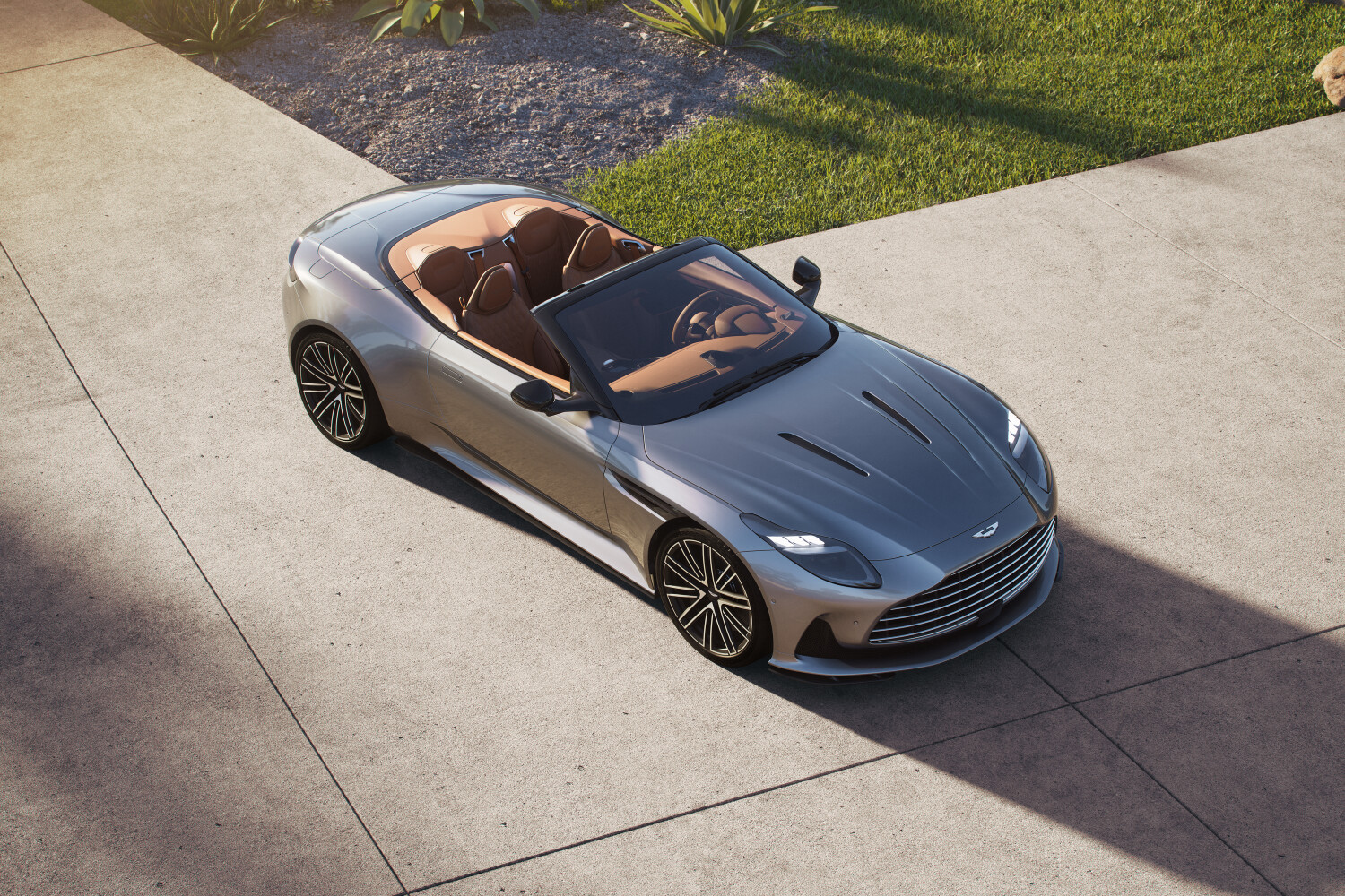 Aston Martin DB12 Volante.