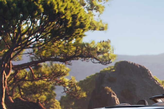 Aston Martin DB12 Volante.