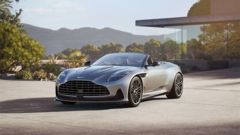 Aston Martin DB12 Volante.