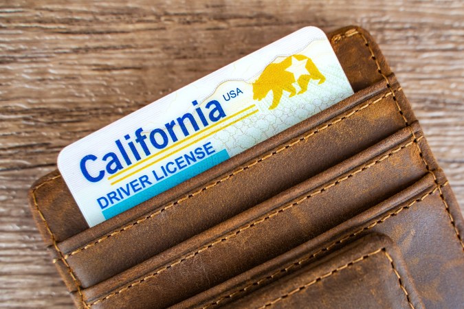 cuanto vale licencia de conducir en California