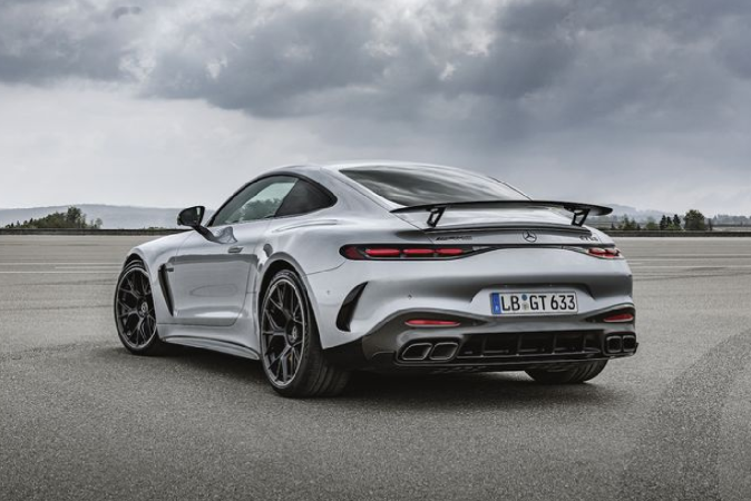 Mercedes Benz muestra su bala de plata el AMG GT Coupe 2024