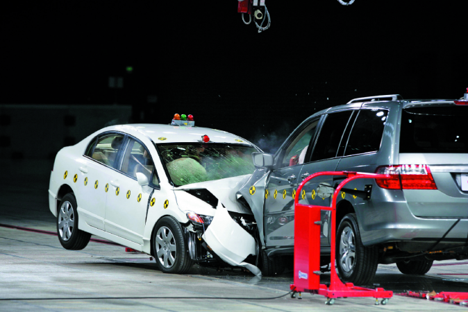 Las camionetas son peligrosas para los pasajeros traseros, según el IIHS
