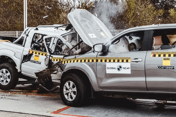 Las camionetas son peligrosas para los pasajeros traseros, según el IIHS