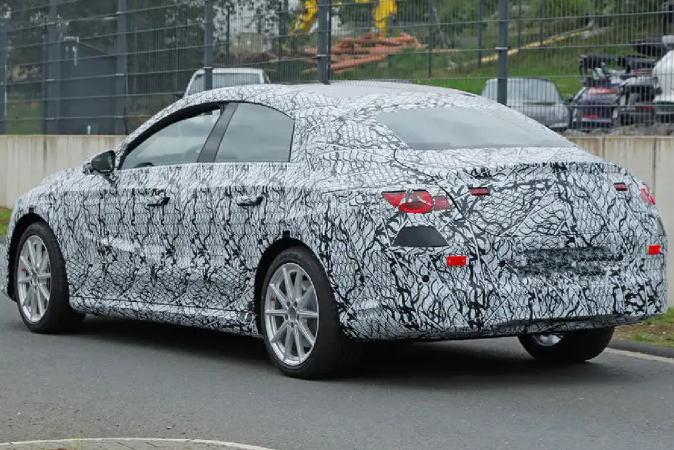 Mercedes Benz adelanta muestras de su nuevo CLA 2025