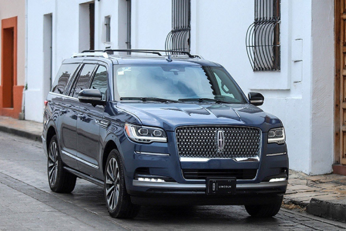 Los mejores coches y SUV de lujo para personas altas en 2023