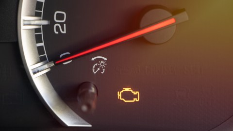 Cómo quitar la luz de testigo del auto