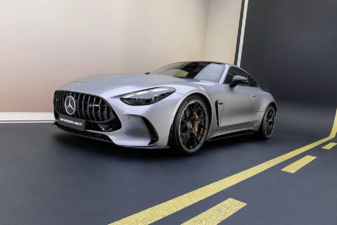 Mercedes Benz muestra su bala de plata el AMG GT Coupe 2024