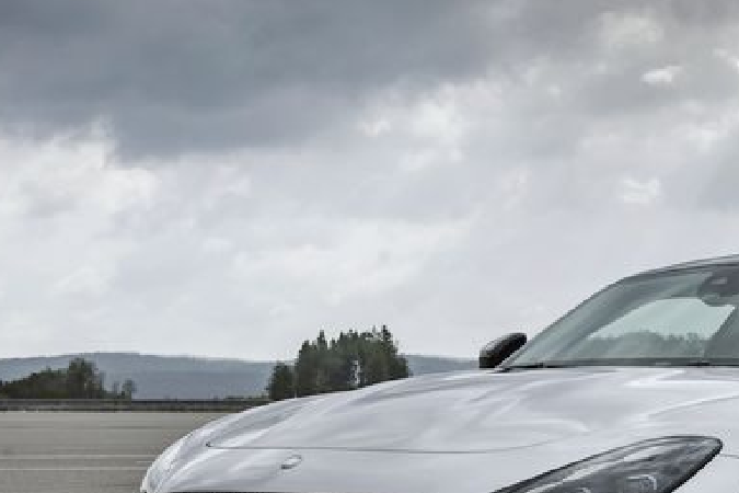 Mercedes Benz muestra su bala de plata el AMG GT Coupe 2024