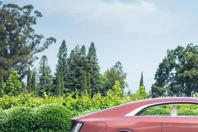 El primer Rolls Royce eléctrico, el Spectre, llega a Estados Unidos