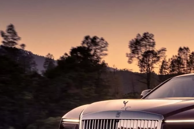 El primer Rolls Royce eléctrico, el Spectre, llega a Estados Unidos