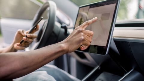 No cometas estos errores si conduces un carro eléctrico o híbrido