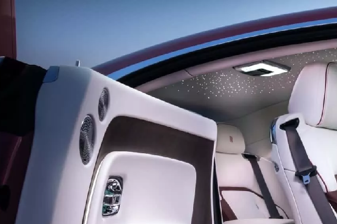 El primer Rolls Royce eléctrico, el Spectre, llega a Estados Unidos