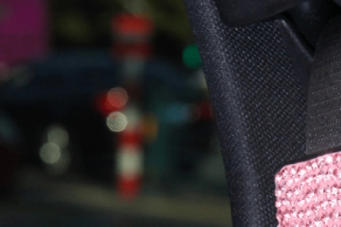 La nueva moda para usar el cinturón de seguridad