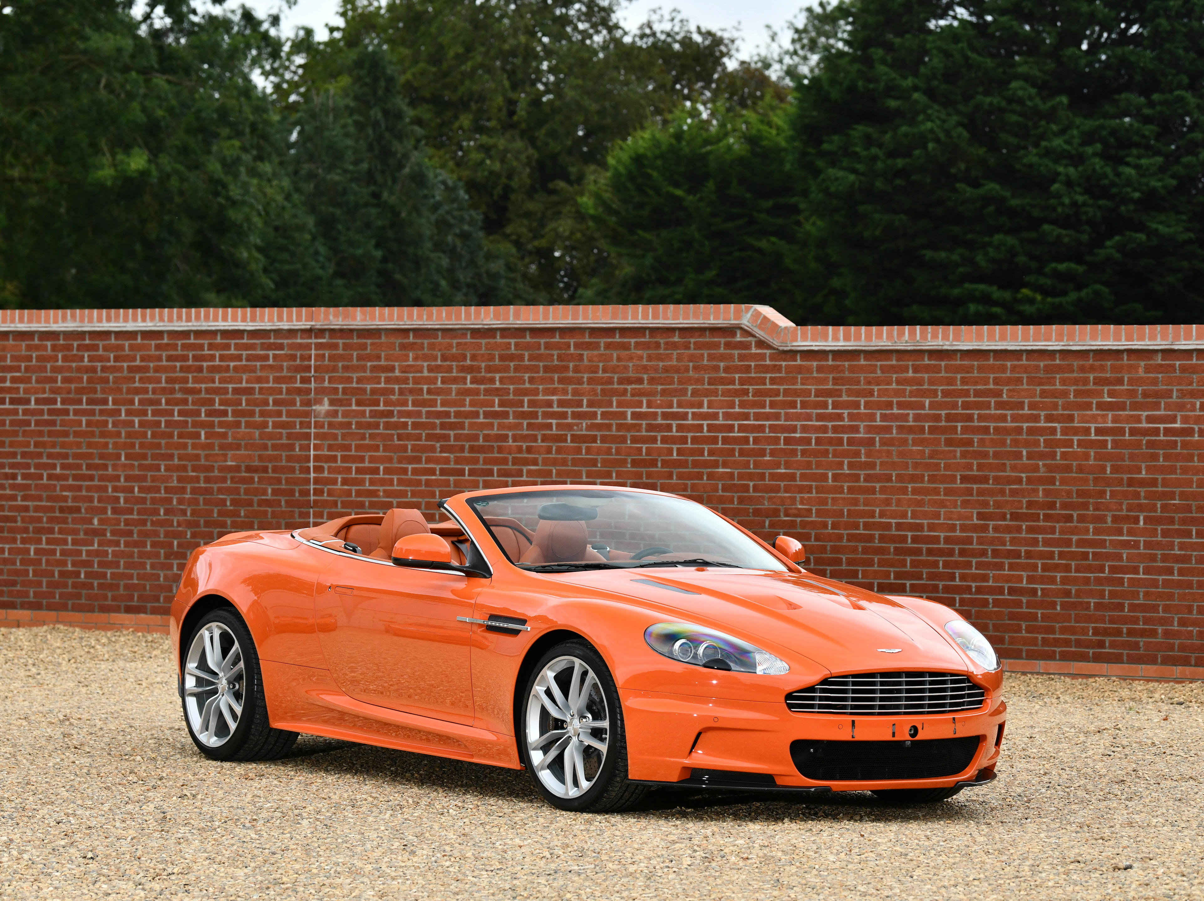 Aston Martin DBS Volante 2011.