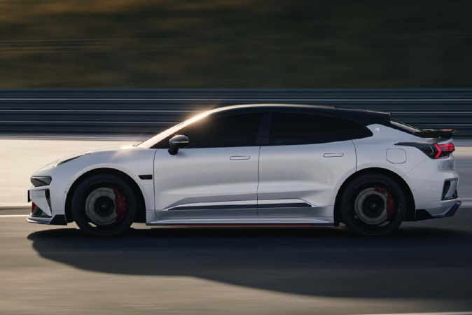 Zeekr 001 FR pretende ser el rival del Model S Plaid