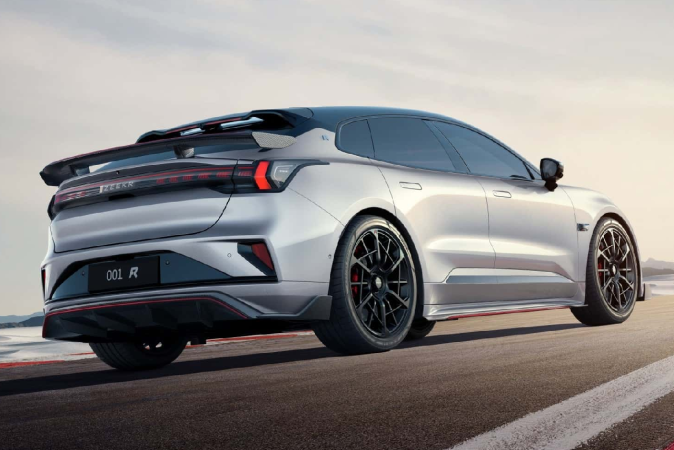 Zeekr 001 FR pretende ser el rival del Model S Plaid