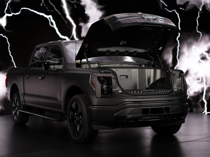 Ford F-150 Lightning Platinum Black Edition.