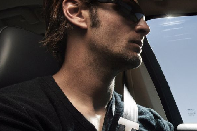 La nueva moda para usar el cinturón de seguridad