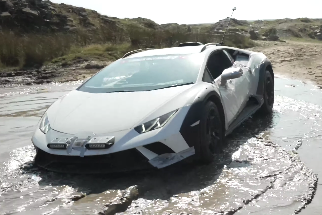 Lamborghini Sterrato vuela por los aires y prueban sus límites