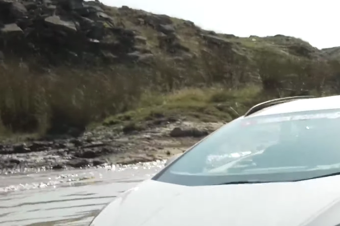 Lamborghini Sterrato vuela por los aires y prueban sus límites