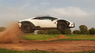 Lamborghini Sterrato vuela por los aires y prueban sus límites