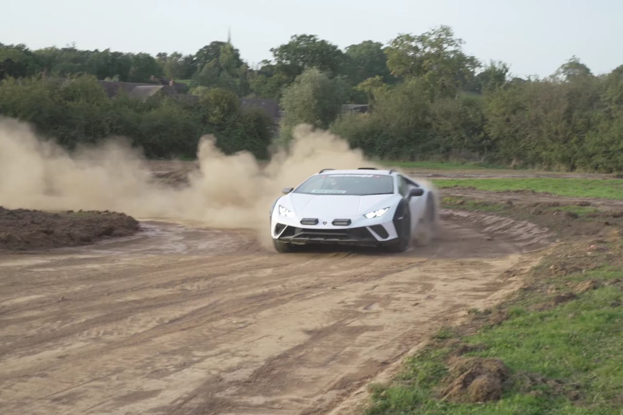 Lamborghini Sterrato vuela por los aires y prueban sus límites