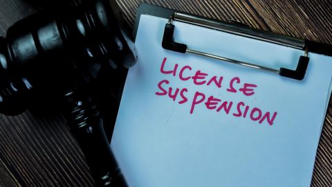 con cuántas multas impagas te suspenden la licencia