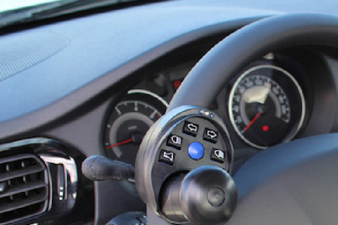 Beneficios de conducir con acelerador y freno en el volante.